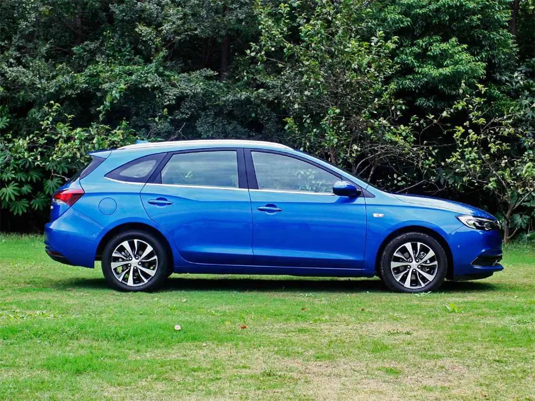 底子一样的两款车 一个月销过万 一个无人问津 为啥？