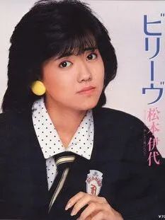 "圣子头"也顺理成章的成为了上世纪80年代初期女偶像的标准发型