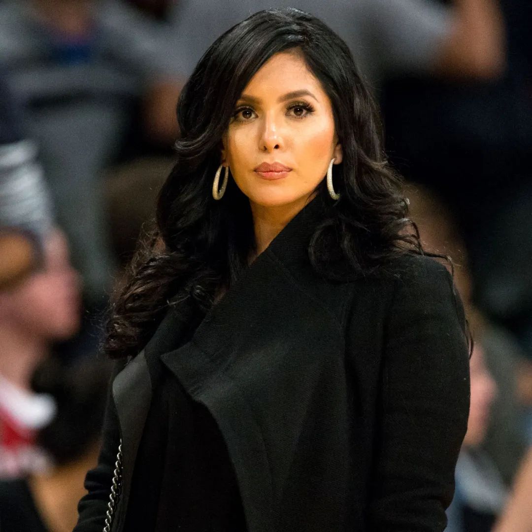 不过vanessa可是科比口中那个"好强的女王",在巨大的悲痛中面对这些人