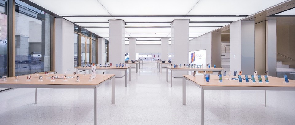 上海南京东路迎来华为全球最大旗舰店