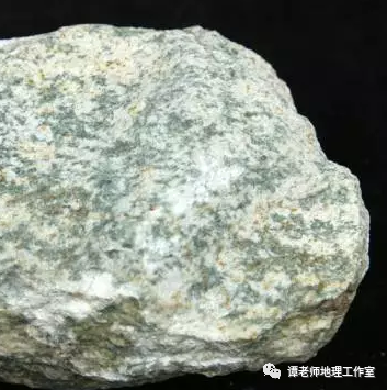 备考干货 如何用肉眼判断岩石种类 高中地理中考试中常见的岩石种类分析 地理 中考 新浪新闻
