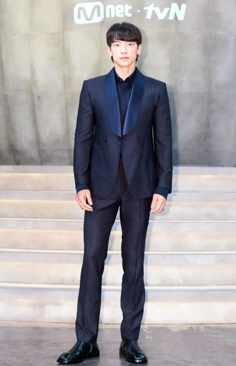 rain当爹后衣品还这么好,185cm穿西装秀竹竿腿,标准的衣架子