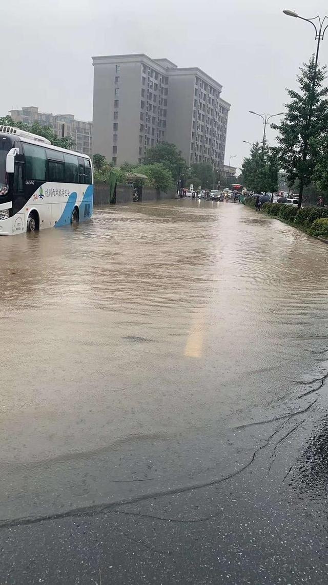 "浙江多地发布暴雨预警