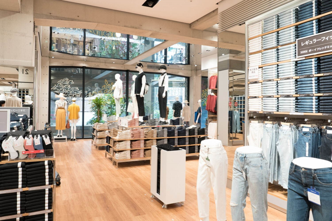 优衣库全球最大旗舰店开幕,裸露的混凝土框架让人惊艳!