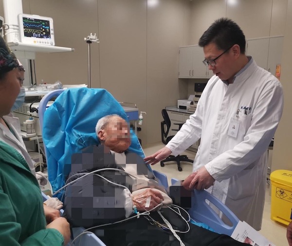 百岁老人吃粽子误吞枣核！专家提醒：异物一旦刺入管壁损伤大血管，后果很严重休闲区蓝鸢梦想 - Www.slyday.coM