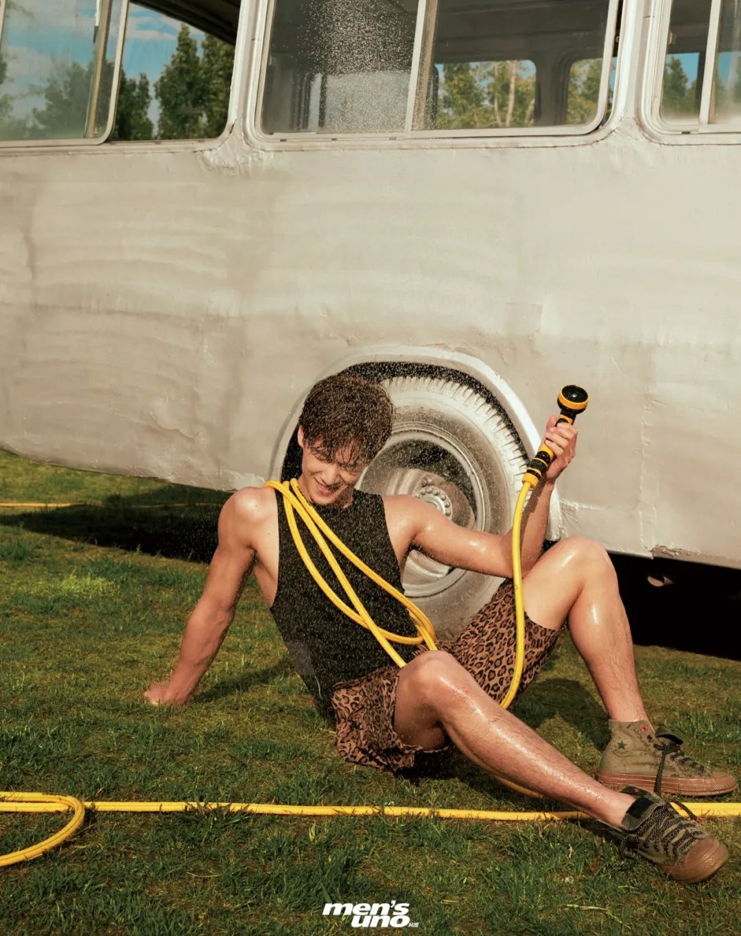 李昀锐仲夏来临热浪翻涌