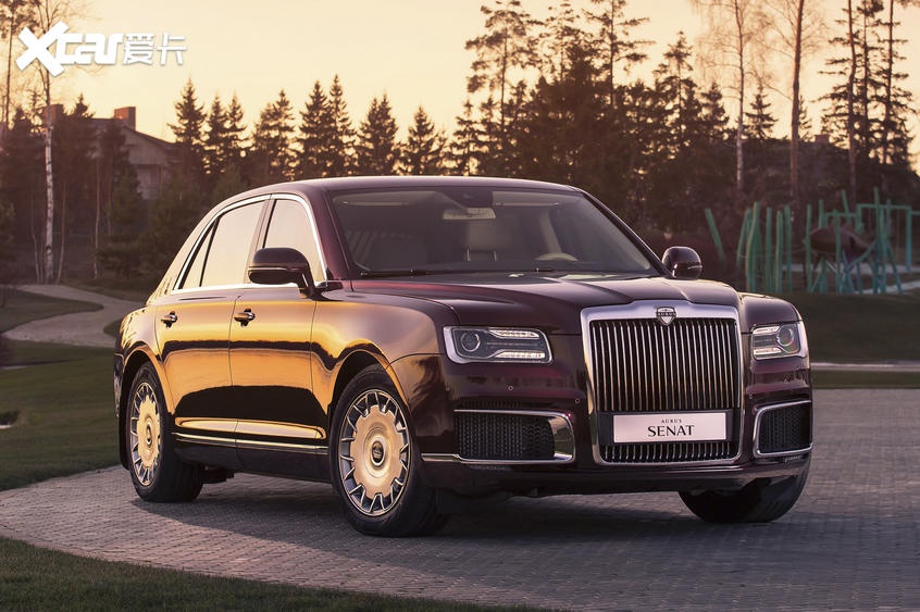 一台aurus senat 抢了俄罗斯阅兵的风头