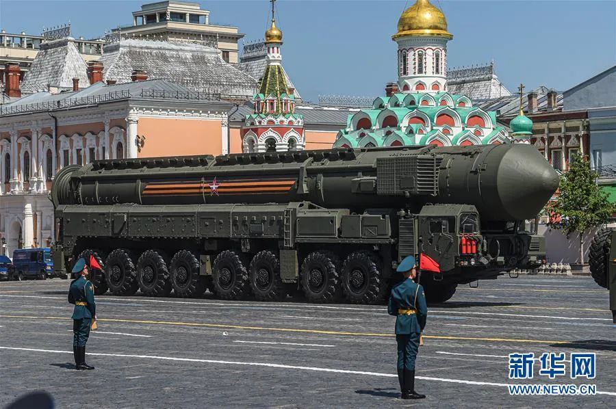 ▲6月24日，“亚尔斯”洲际弹道导弹系统参加在俄罗斯莫斯科红场举行的阅兵式。新华社发（叶甫盖尼·西尼岑 摄）