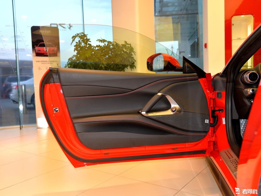 v12宝刀未老法拉利812续写跃马传奇风采