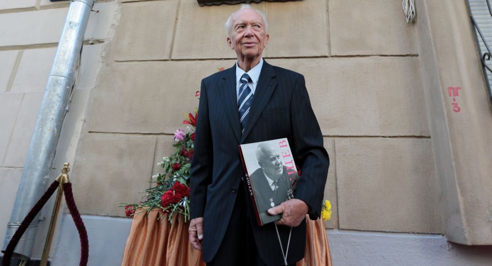 谢尔盖·赫鲁晓夫(资料图)谢尔盖早年是苏联火箭专家,1991年移居美国