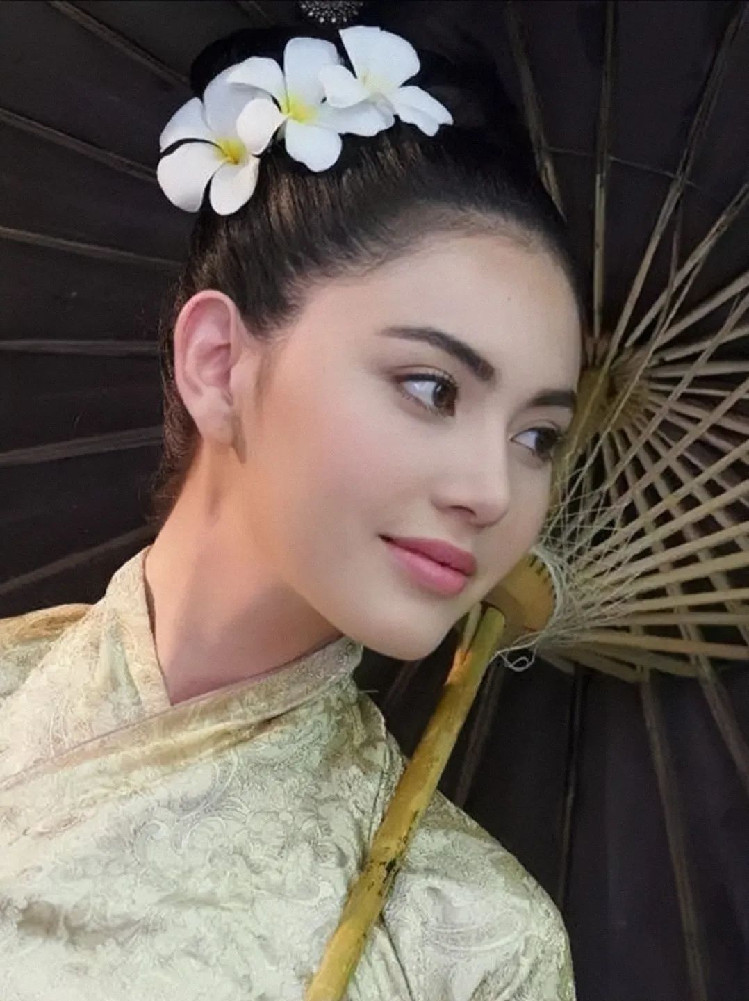 泰国女生的妆容简直是易容术底子越差效果越好