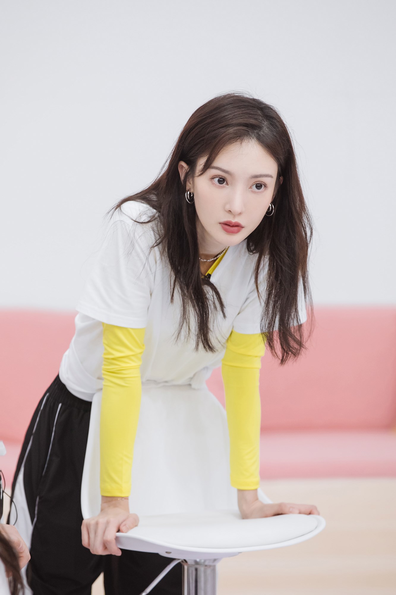 《乘风破浪的姐姐》首轮分组训练 美女谐星金晨被称宝藏女孩