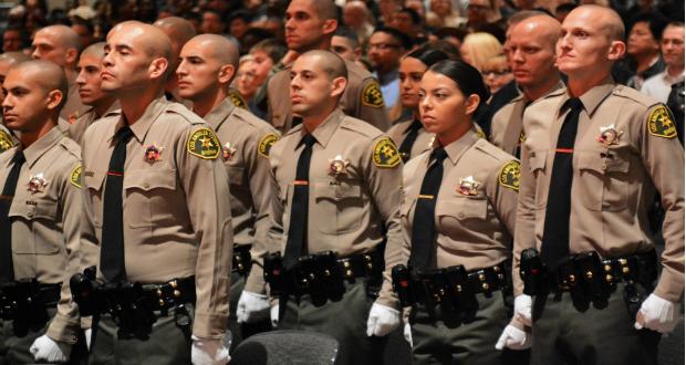 疫情导致经济放缓 美国加州洛杉矶县治安管理局计划裁员并削减1.