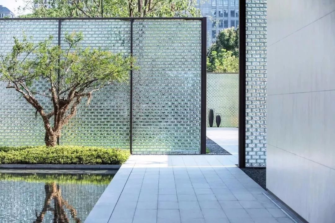 充满意境的庭院设计,没错,它就是"漏"出来的