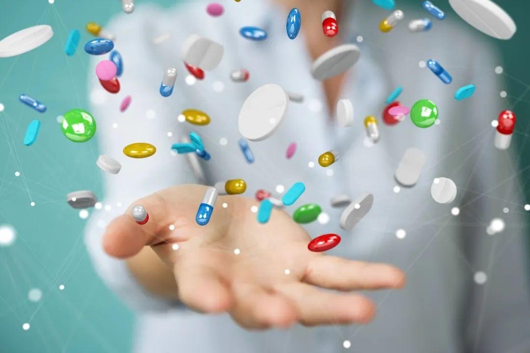 其真名叫复方磷酸可待因口服溶液,商品名有联邦止咳露,奥亭等;此外