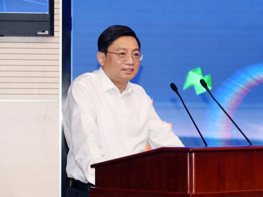 南京市委书记:支持引进大师级人才