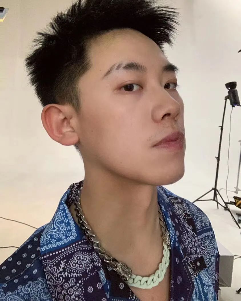 穿再帅的鞋也救不了你的脸2020帅哥们早就换上断眉了