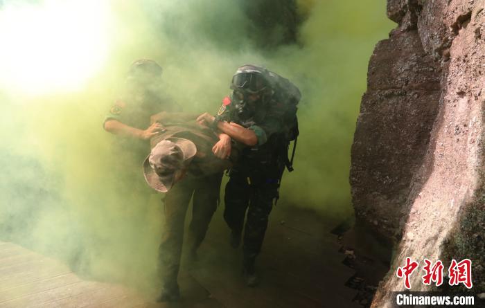 福建武警"魔鬼周":设置实战环境 锤炼反恐作战能力