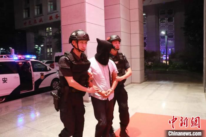 依法刑事拘留 景宁警方提供
