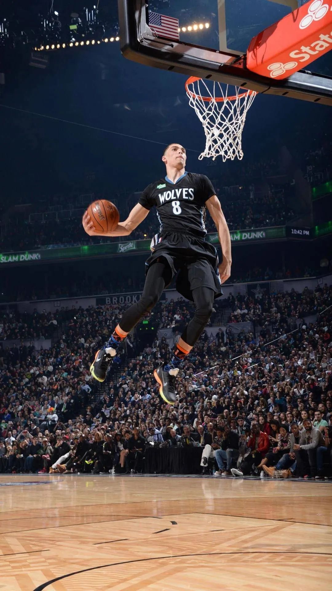 安踏为签约拉文而准备的球鞋但就这水平