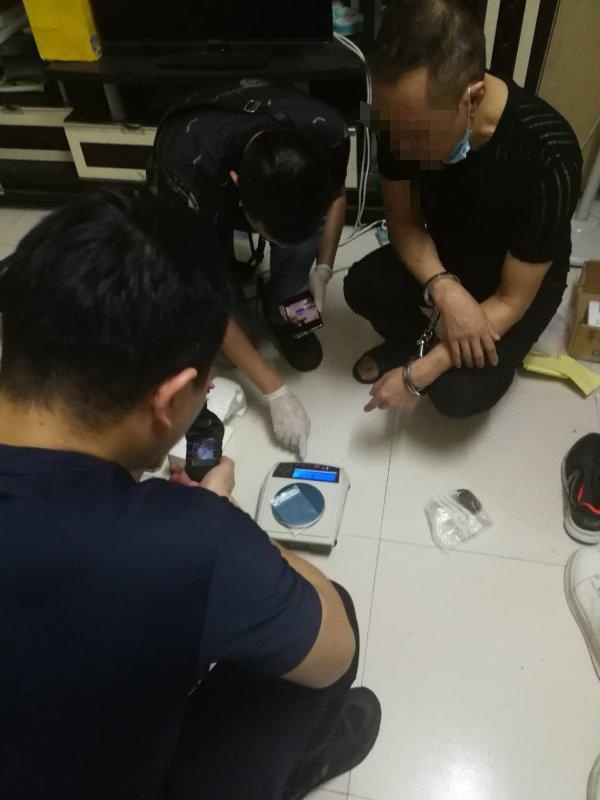 深入揭露贩毒帝国的黑暗面