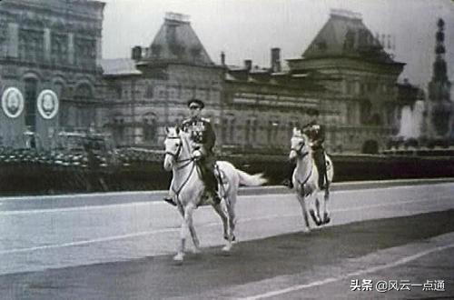 二战后首次阅兵,斯大林因不会一技能怕出洋相,拒绝做阅兵首长|斯大林|苏联|朱可夫_新浪新闻