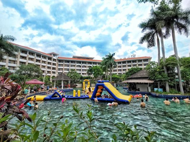 吴川鼎龙湾国际海洋度假区德萨斯水世界通过举办水上牛仔电音狂欢节