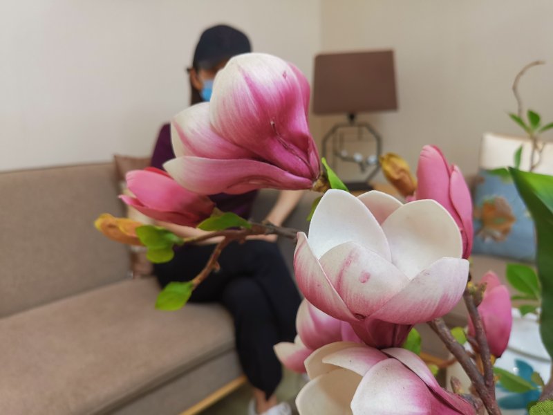 38岁的宫女士在百合婚恋APP遇到一名自称罗源的男子,跟随对方投资被骗30余万元。
