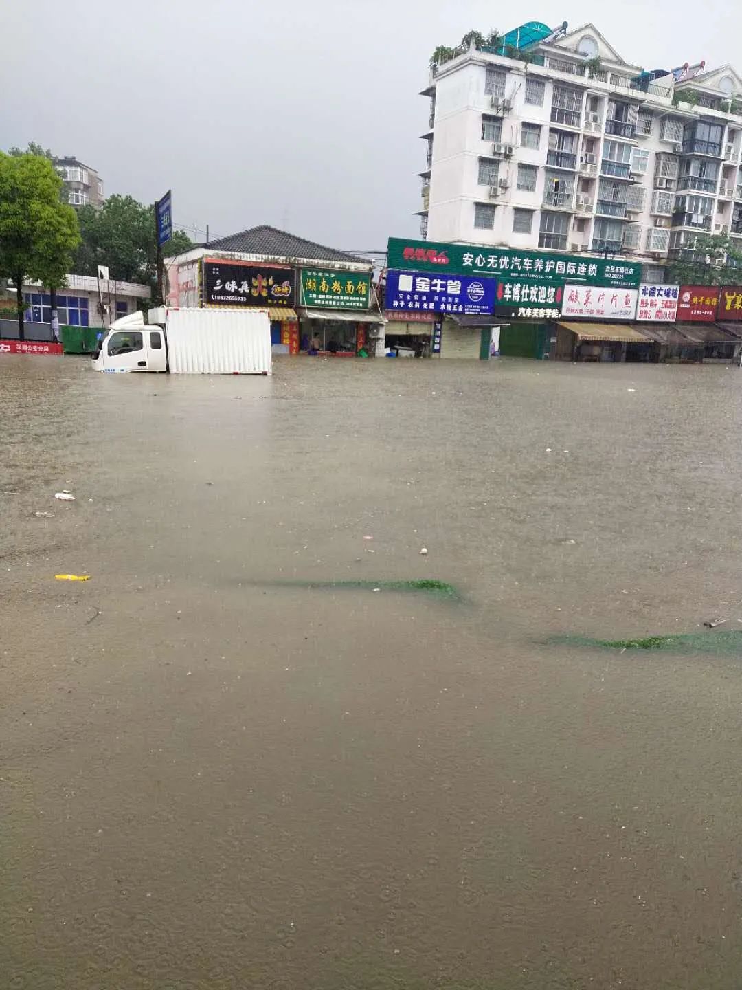 暴雨来袭!湖北连发40余条预警,这些地方请注意!|宜昌|湖北_新浪新闻