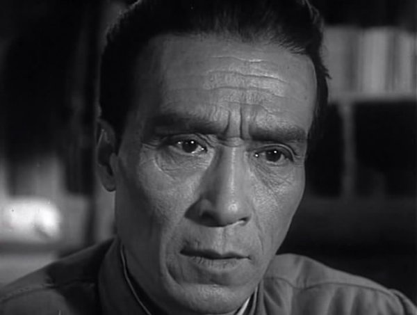 田方在影片《英雄儿女》中饰演王政委。