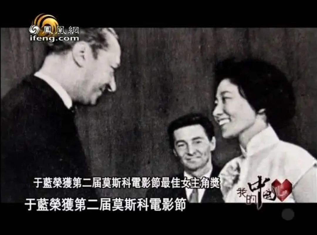 又主演电影《革命家庭》,饰演两岁失去双亲,由后娘养大的周莲