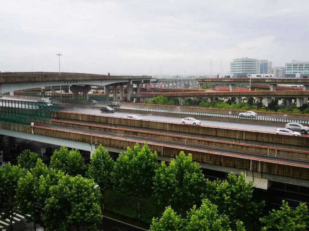 注意龙东大道改建工程有新进展内环至中环段高架主线完工