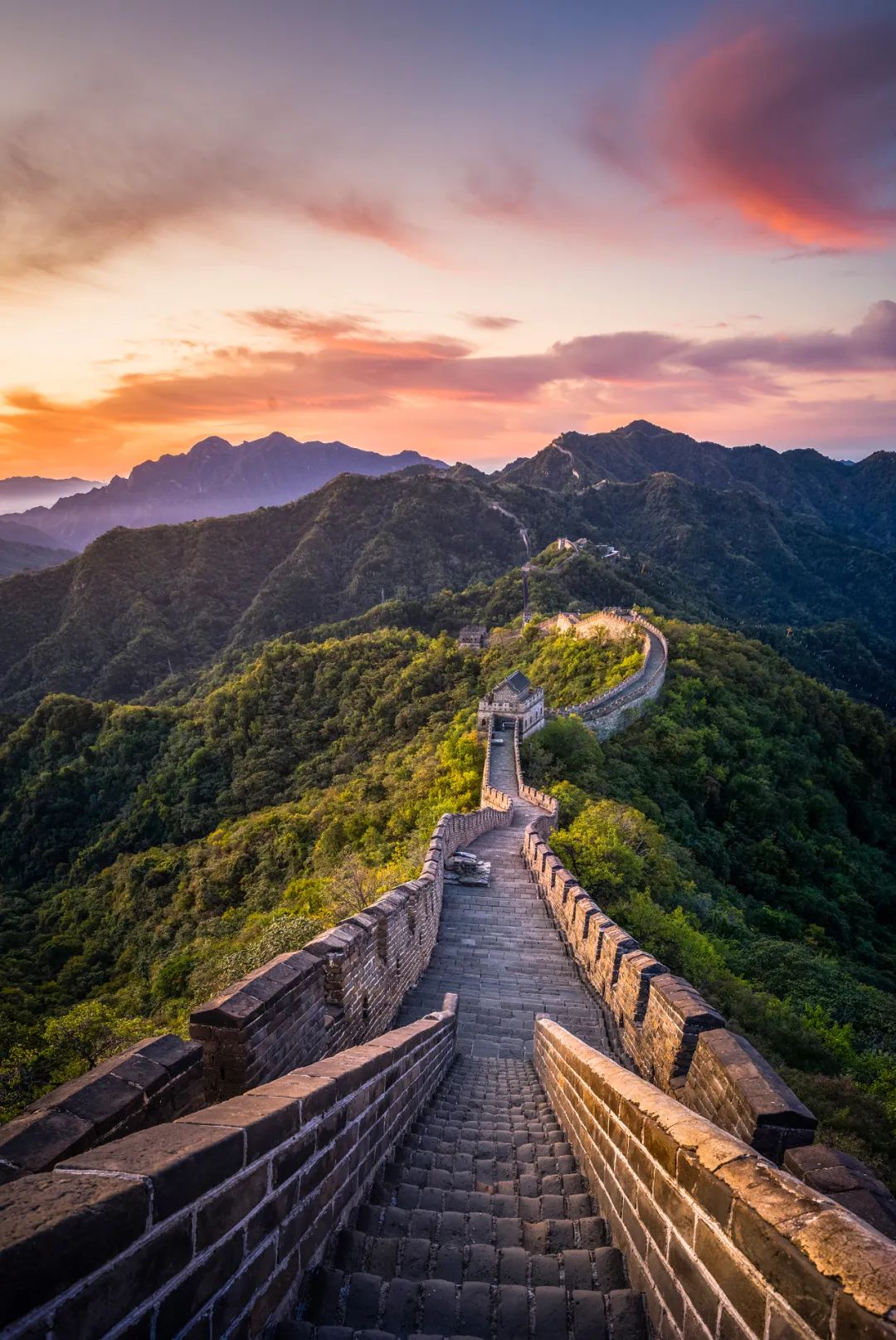 东北会计蹲守长城5年,拍下30万张绝美照片,连央视都忍不住盛赞:原来