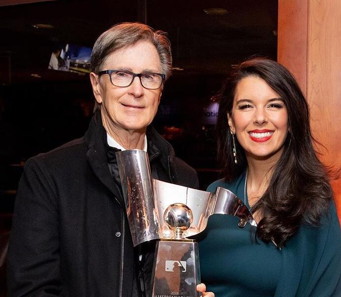 利物浦老板娘庆祝与亨利结婚11周年