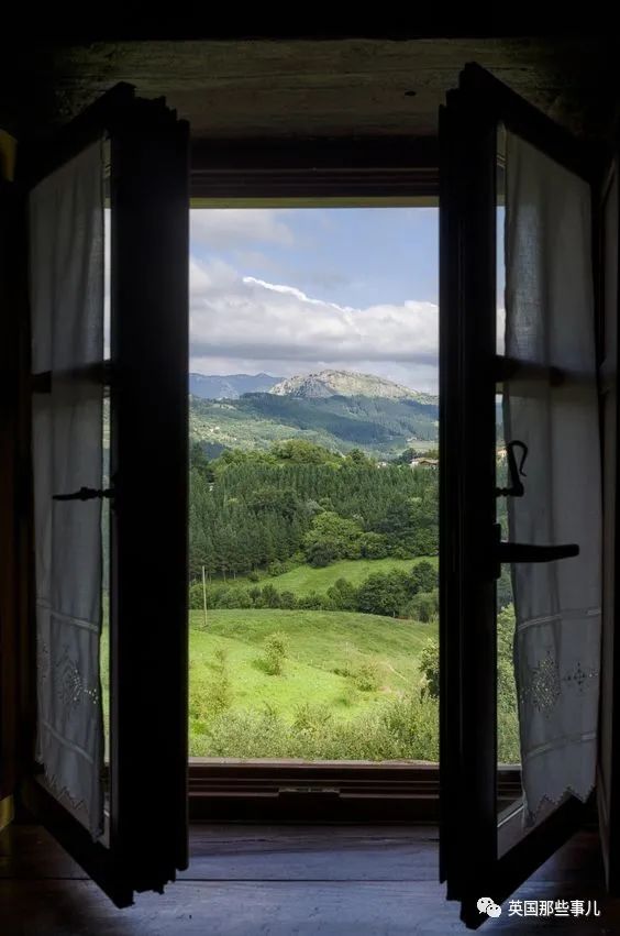 有着神仙窗景的房子,光是坐窗边发呆,就有满满的幸福感啊|窗边|幸福感