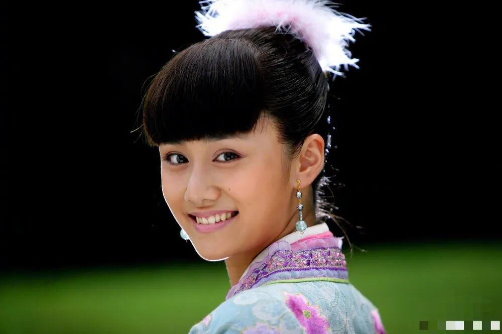 在2008年版的《鹿鼎记》中,刘芸饰演小郡主沐剑屏,一双灵动的大眼睛