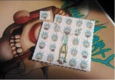 “眼药水”几秒之内让人昏睡 已有多名女性被害...“奶茶粉”“跳跳糖” 还有这些新型毒品要警惕休闲区蓝鸢梦想 - Www.slyday.coM