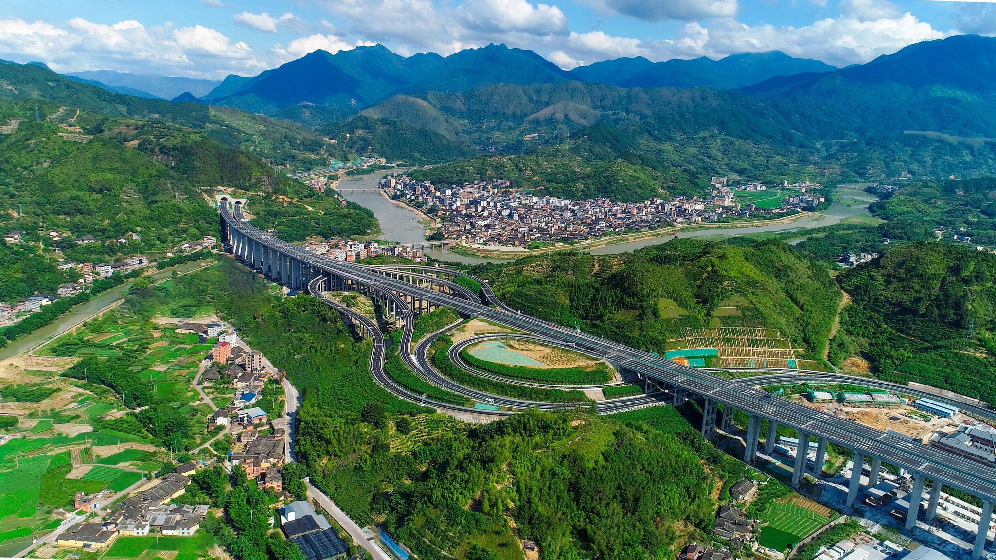 莆炎高速公路福州段工程召开交工验收会,进入通车倒计时