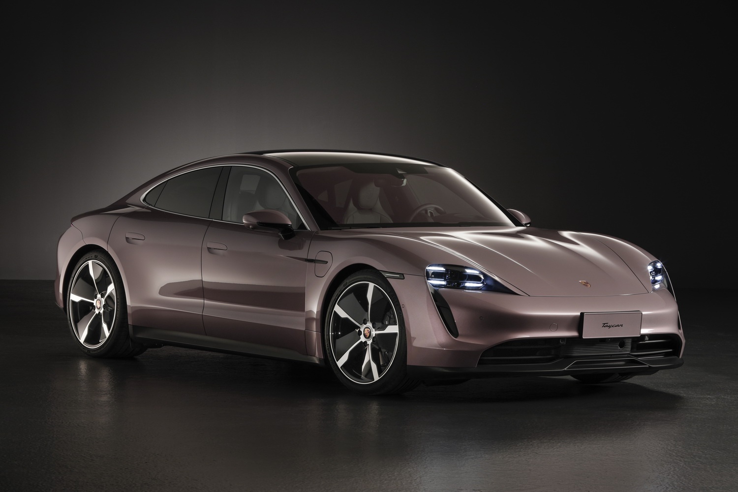 保时捷taycan基础版正式上市 售88.80万元__财经头条