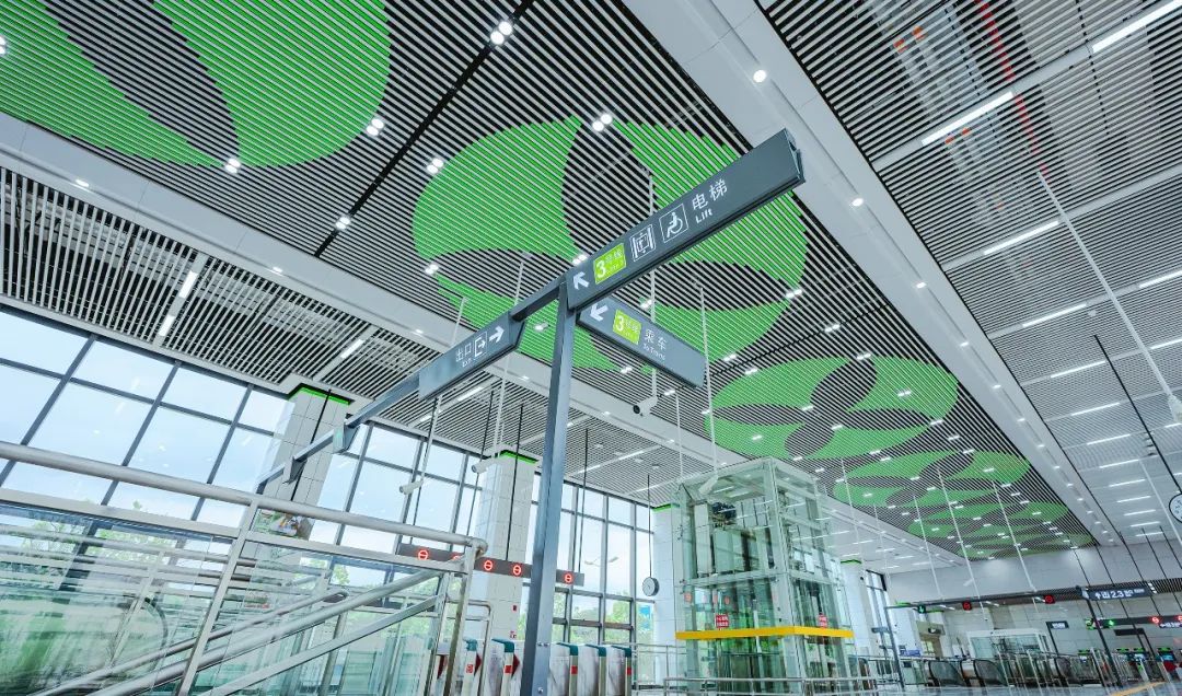 广场站,则是将商业繁华和现代时尚生动呈现;"活力绽放"的马栏山站