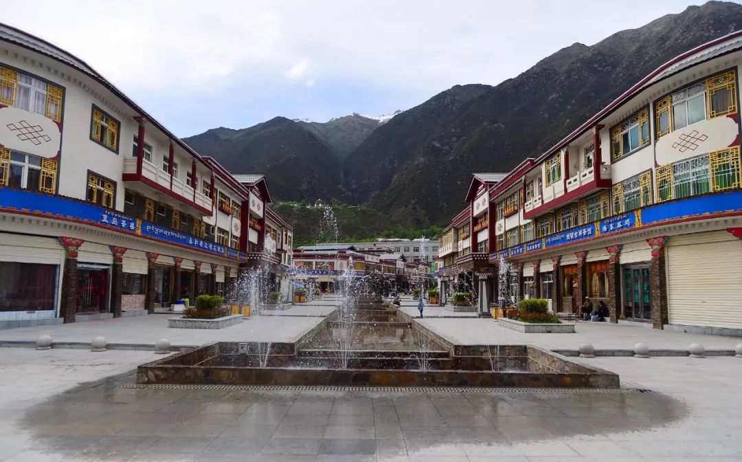 工布江达县城外立面改造项目总投资3000万,有效提升城市的景观面貌