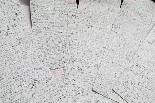 学霸草稿纸走红工整字迹引众人称赞自律的孩子都很优秀