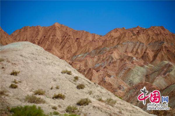 贵德国家地质公园:“高原小江南”里的七彩丹霞