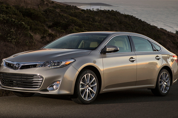 汽车看点 自媒体 正文第四代亚洲龙   随着时间的推移,亚洲龙也在不断