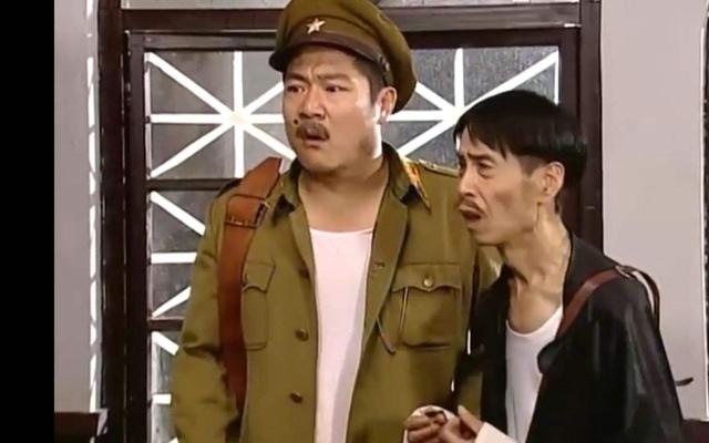 好几位演员都演过汉奸角色,其中表演最为传神的,还是那个贾队长