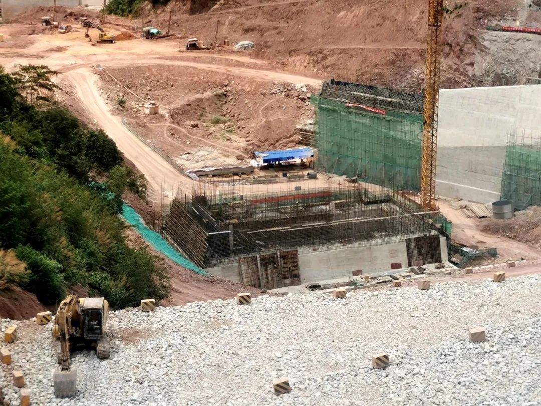 广西第一座沥青混凝土心墙堆石坝封顶!