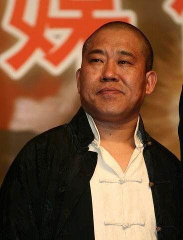 好几位演员都演过汉奸角色,其中表演最为传神的,还是那个贾队长