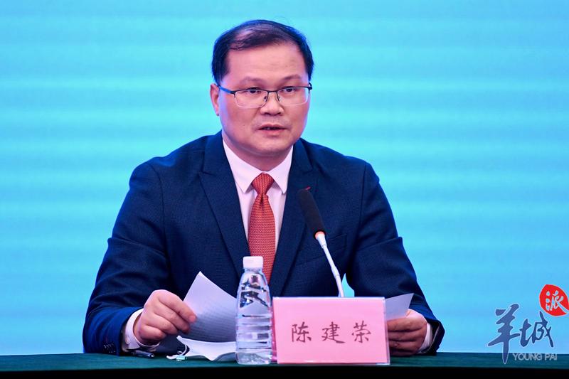 早读丨"能帮我拿本书来吗?"东莞旧楼坍塌,11岁被困女孩对施救者说