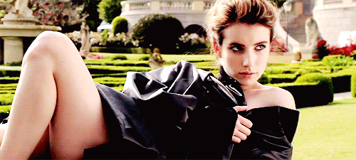 艾玛的野孩子感,主要是通过角色塑造出来的.