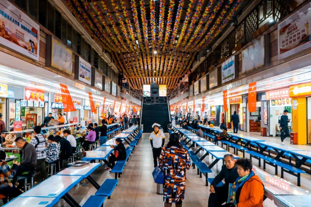 祥云美食城,老昆明人美食的"记忆库",这里是真真正正的美食天地.